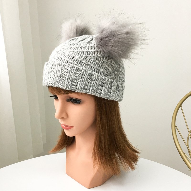 القبعات المنسوجة المخصصة مع بوم بوم