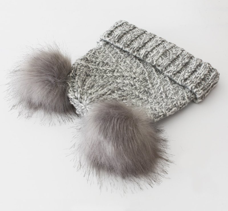 القبعات المنسوجة المخصصة مع بوم بوم