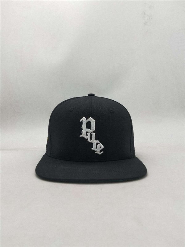 القبعات المجهزة بشعار الشركة