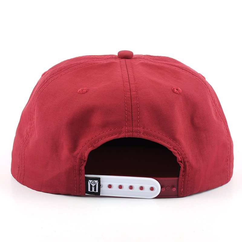 شعاري على قبعة