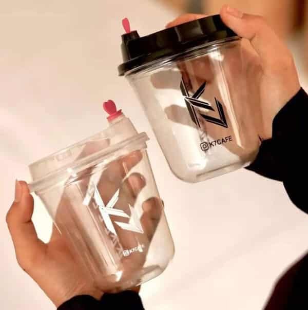 clear plastic coffee cups