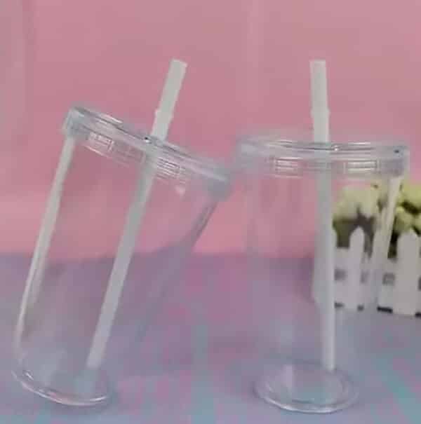 clear plastic cups with lids