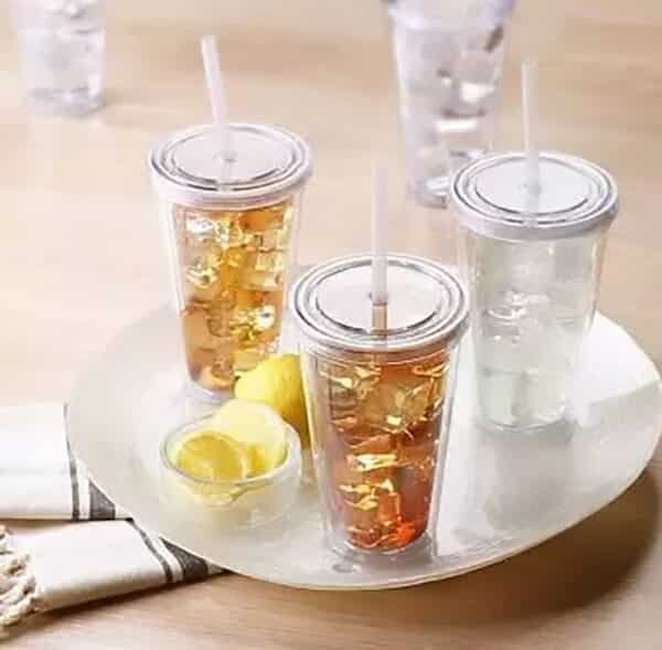 clear plastic cups with lids
