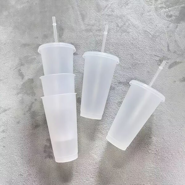kapaklı ve pipetli özel bardaklar