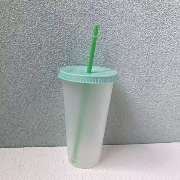 kapaklı ve pipetli özel bardaklar