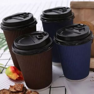 yetişkinler için kapaklı içme bardakları