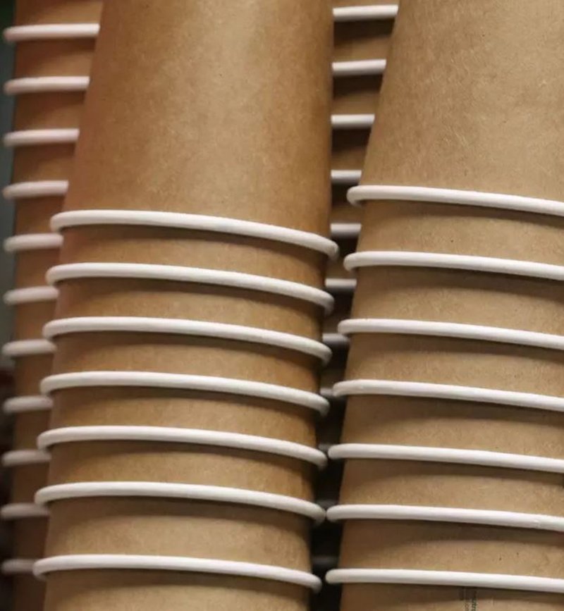 bicchieri di carta per il caffè