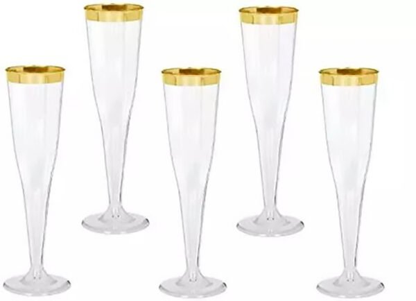 düğün resepsiyonu için plastik bardaklar